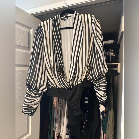 2/$40🖤 Host Pick 🖤 Striped Bodysuit - Picture 3 of 5